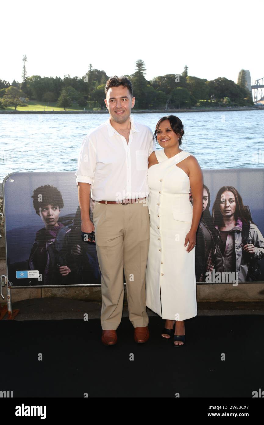 Sydney, Australia. 23 gennaio 2024. James Colley e Miranda Tapsell arrivano sul Red carpet per la Sydney Premiere di Force of Nature: The Dry 2 al Westpac OpenAir Sydney, Mrs Macquaries Point Royal Botanic Garden di Sydney. Crediti: Richard Milnes/Alamy Live News Foto Stock