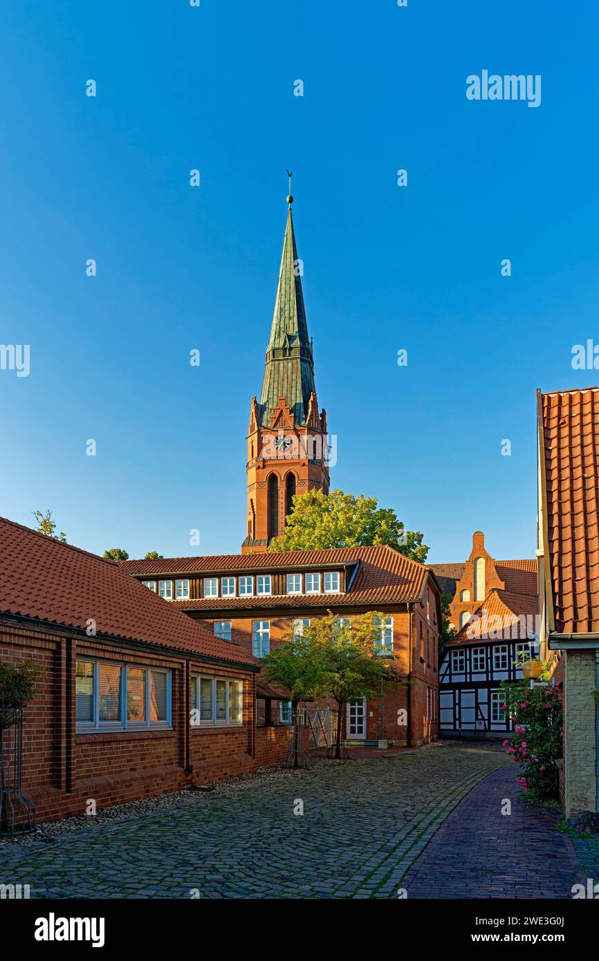 Altstadt, Architektur, Blumen, Bäume, Deutschland, Europa, Fachwerk, Fenster, Gebäu Große Kirchstraße, Kirche, Niedersachsen, Nienburg, Sankt Marti Foto Stock