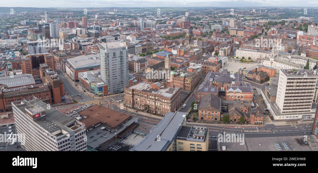 Immagine aerea panoramica del centro di Leeds, Yorkshire, Regno Unito, ripresa su Merrion Way Foto Stock