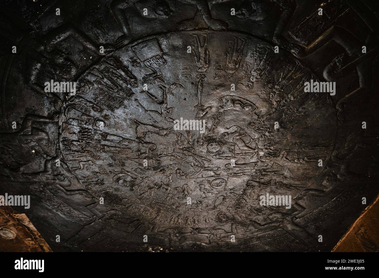 Dendera, Egitto - dicembre 28 2023: Lo Zodiaco nel Tempio di Dendera a Hathor Foto Stock