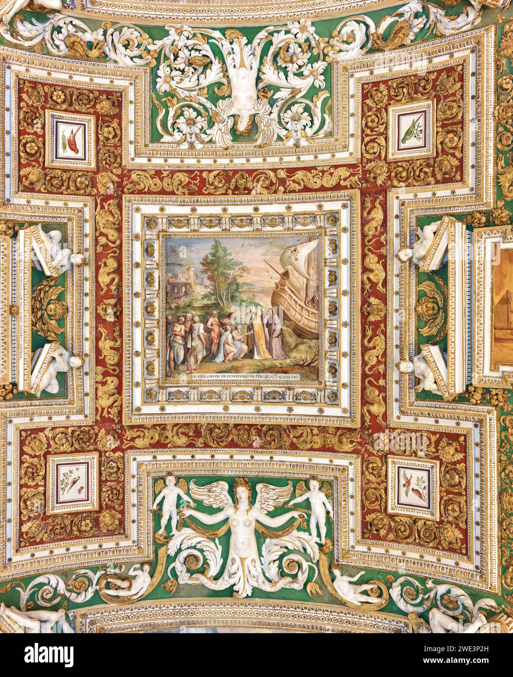 Soffitto (Papa San Gregorio VII) e decorazioni nella galleria delle mappe geografiche, Musei Vaticani, Roma, Italia. Foto Stock