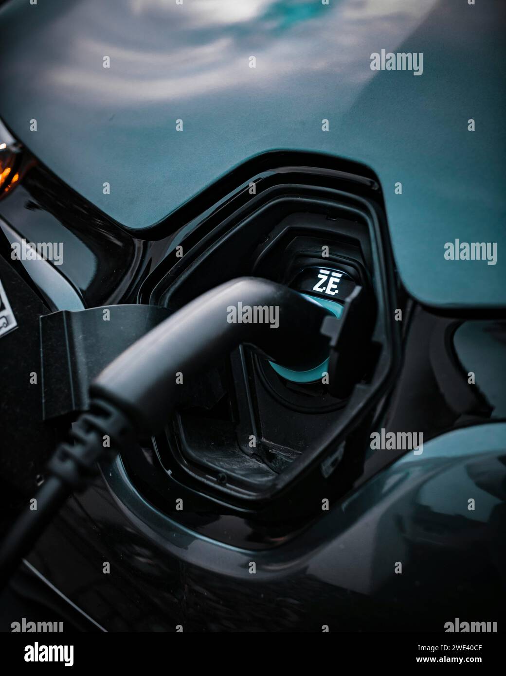 Elettrizza la tua guida: Un'idea visiva dell'eleganza dei veicoli elettrici Foto Stock