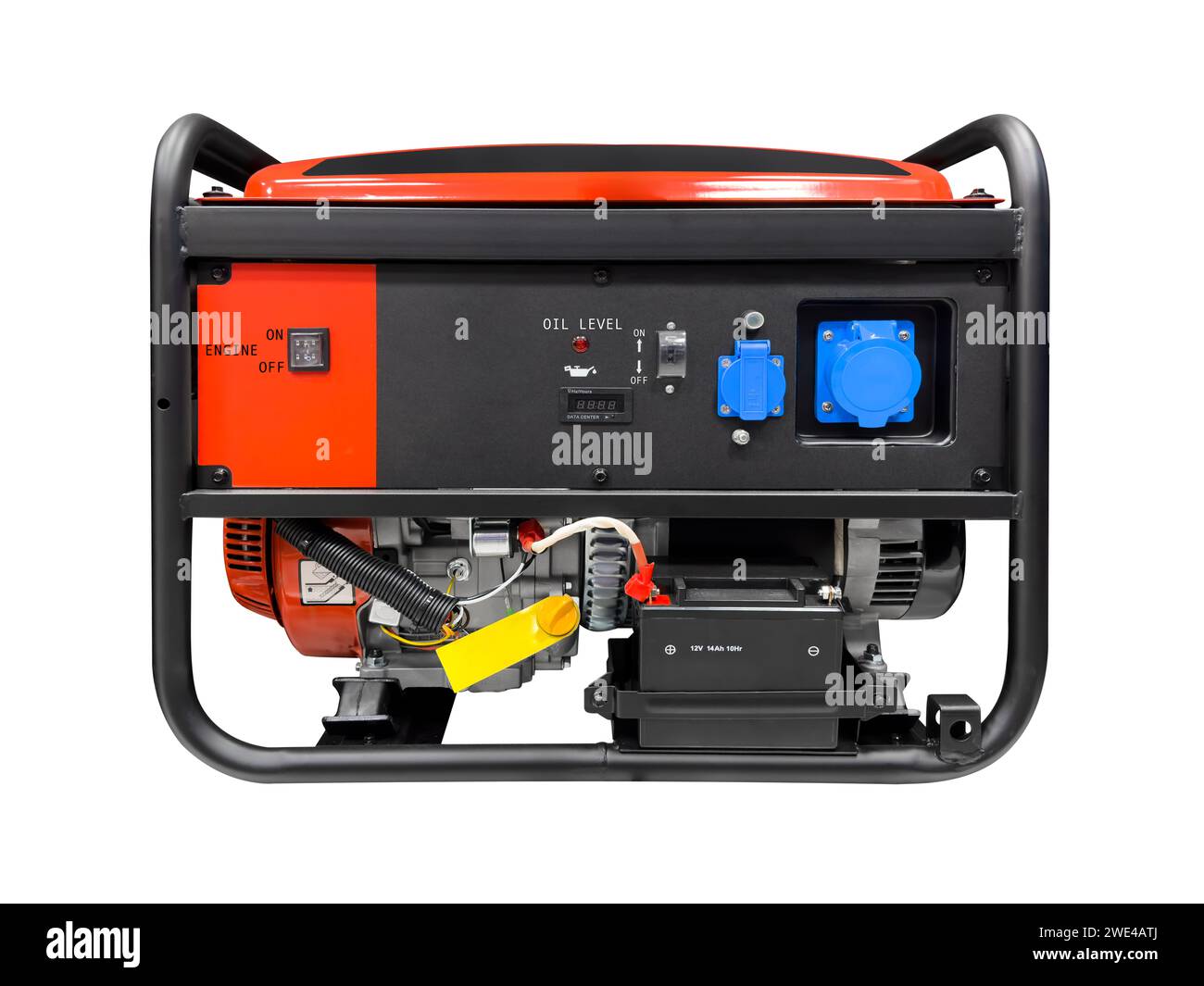 Generatore CA elettrico portatile isolato su sfondo bianco. Generatore diesel o a benzina per uso domestico e industriale. Motore a benzina. Backup e Foto Stock