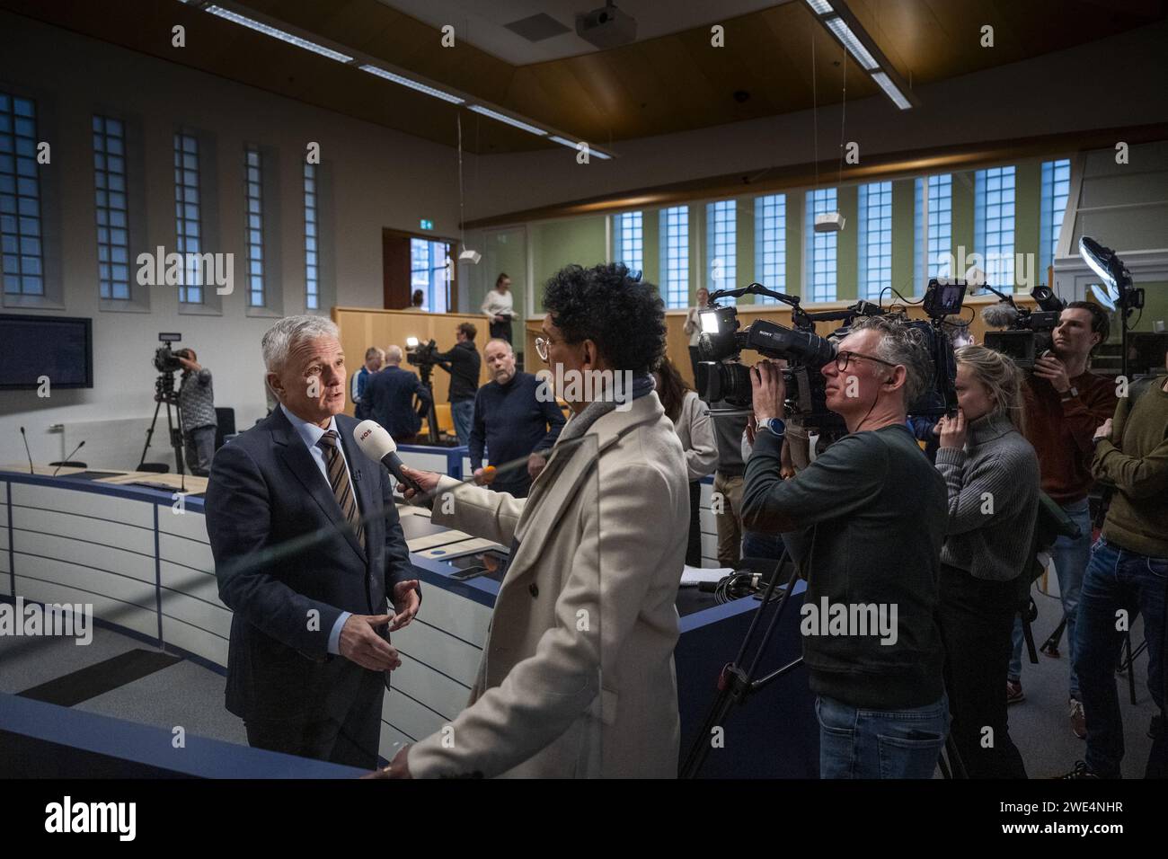 GRONINGEN - Sindaco Jaap Velema del comune di Westerwolde nel corso della sentenza nel procedimento sommario del comune di Westerwolde contro il COA. Il caso riguarda il centro di registrazione sovraffollato di ter Apel, che si trova a Westerwolde. Il comune chiede che il COA aderisca al numero massimo concordato di 2.000 richiedenti asilo. ANP JILMER POSTMA netherlands Out - belgium Out Foto Stock