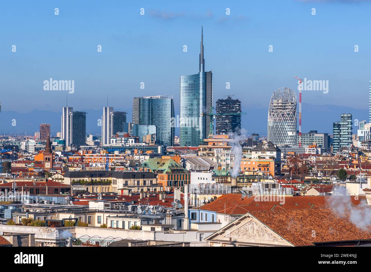 Milano, Italia con architettura nuova e vecchia. Foto Stock