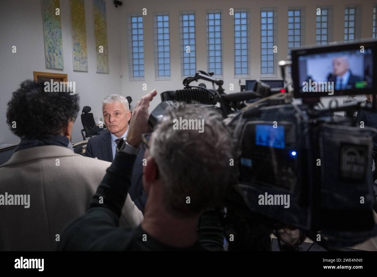 GRONINGEN - Sindaco Jaap Velema del comune di Westerwolde nel corso della sentenza nel procedimento sommario del comune di Westerwolde contro il COA. Il caso riguarda il centro di registrazione sovraffollato di ter Apel, che si trova a Westerwolde. Il comune chiede che il COA aderisca al numero massimo concordato di 2.000 richiedenti asilo. ANP JILMER POSTMA netherlands Out - belgium Out Foto Stock