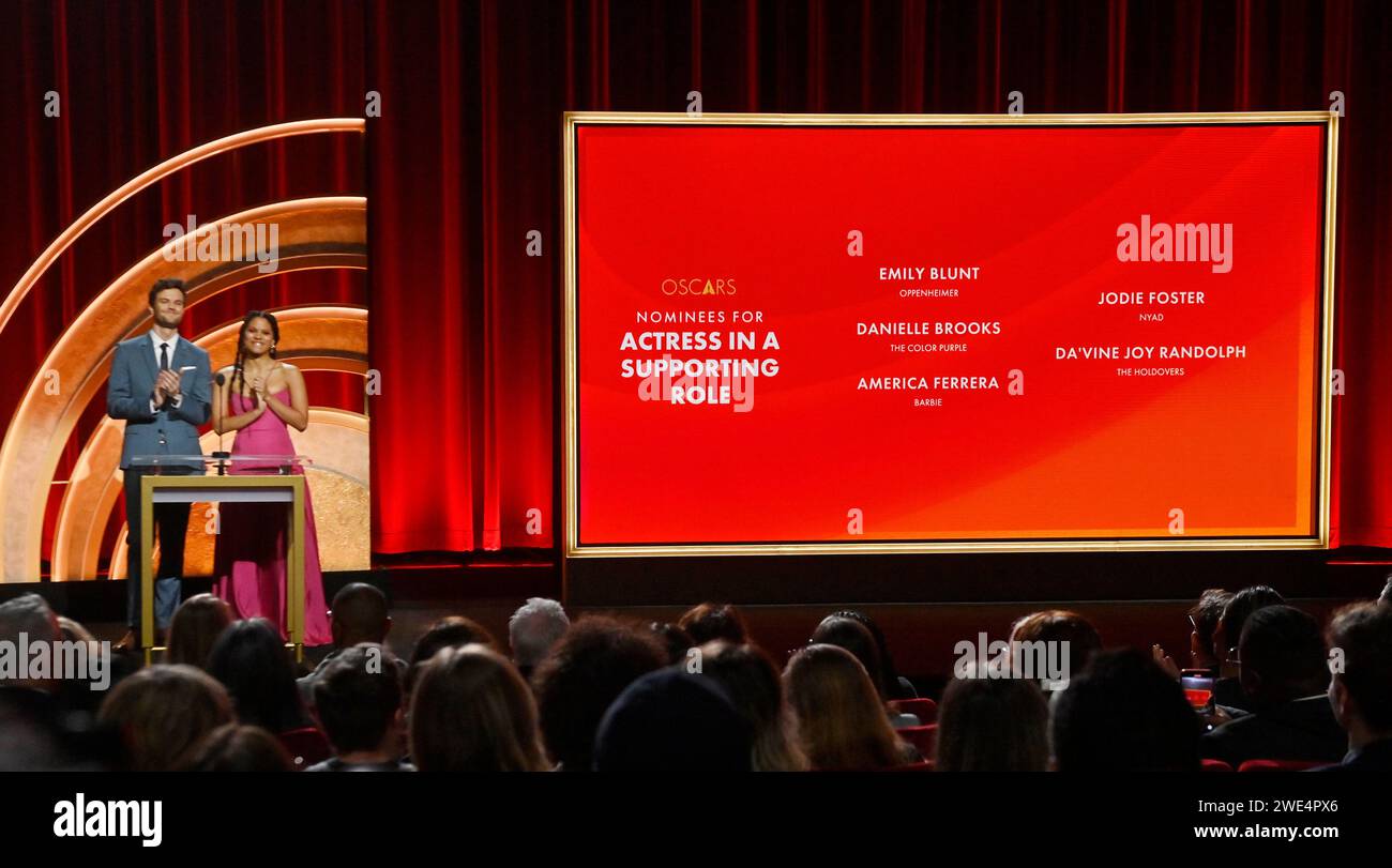 Los Angeles, Stati Uniti. 23 gennaio 2024. L'attore Jack Quaid (L) e l'attrice Zazie Beetz annunciano i candidati per la migliore attrice in un ruolo secondario durante l'annuncio annuale delle candidature agli Academy Awards 96h al Samuel Goldwyn Theater di Beverly Hills, California, martedì 23 gennaio 2024. Il 96° Oscar annuale sarà trasmesso in diretta su ABC da Los Angeles il 10 marzo. Foto di Jim Ruymen/UPI credito: UPI/Alamy Live News Foto Stock