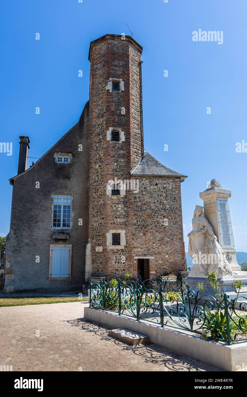 Cattedrale di Lescar, torre in pietra del presbiterio, costruita nel XVII secolo e utilizzata per ospitare il clero. Lescar, Pyrénées-Atlantiques, Francia. Foto Stock