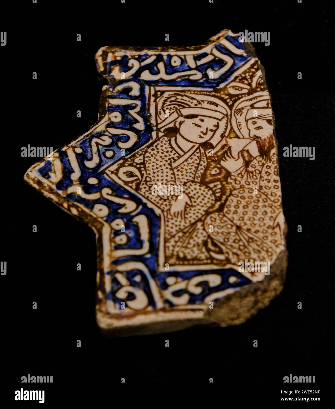 Francia, Sèvres, National Manufacture and Museum, frammento di piastrelle di copertura a forma di stella decorate con personaggi, Kashan, Iran 14 Foto Stock