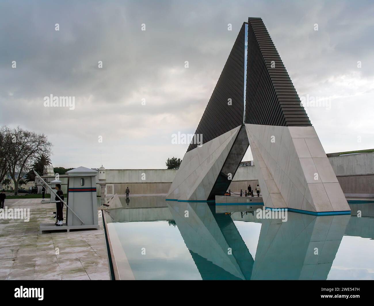 Lisbona, Portogallo: 10 novembre 2023: Monumento aos Combatentes do Ultramar. Monumento costruito in onore dei militari portoghesi caduti in Africa Foto Stock