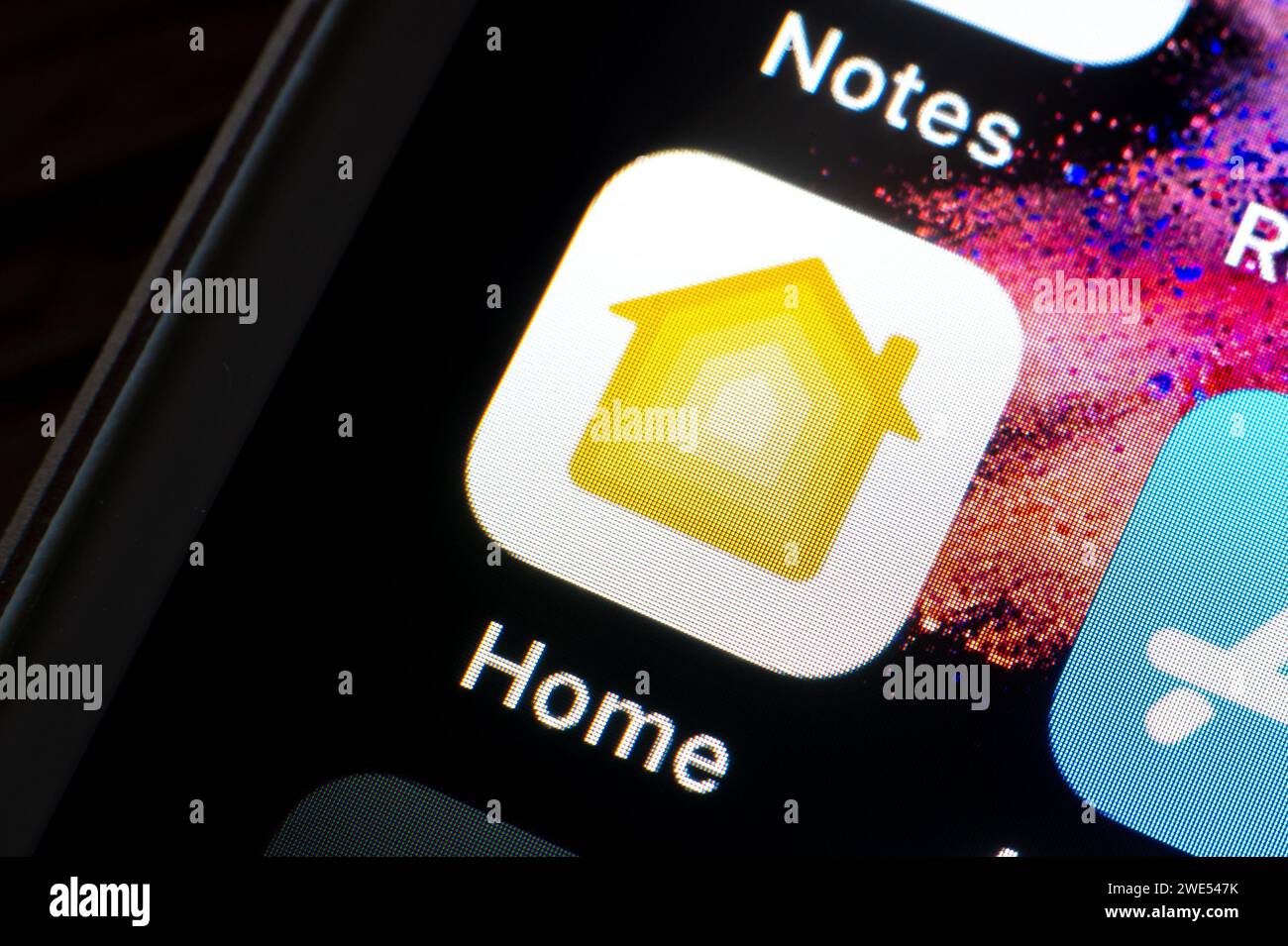 OSTRAVA, REPUBBLICA CECA - 2 AGOSTO 2023: Icona dell'app mobile Apple Home per controllare gli elettrodomestici intelligenti Foto Stock