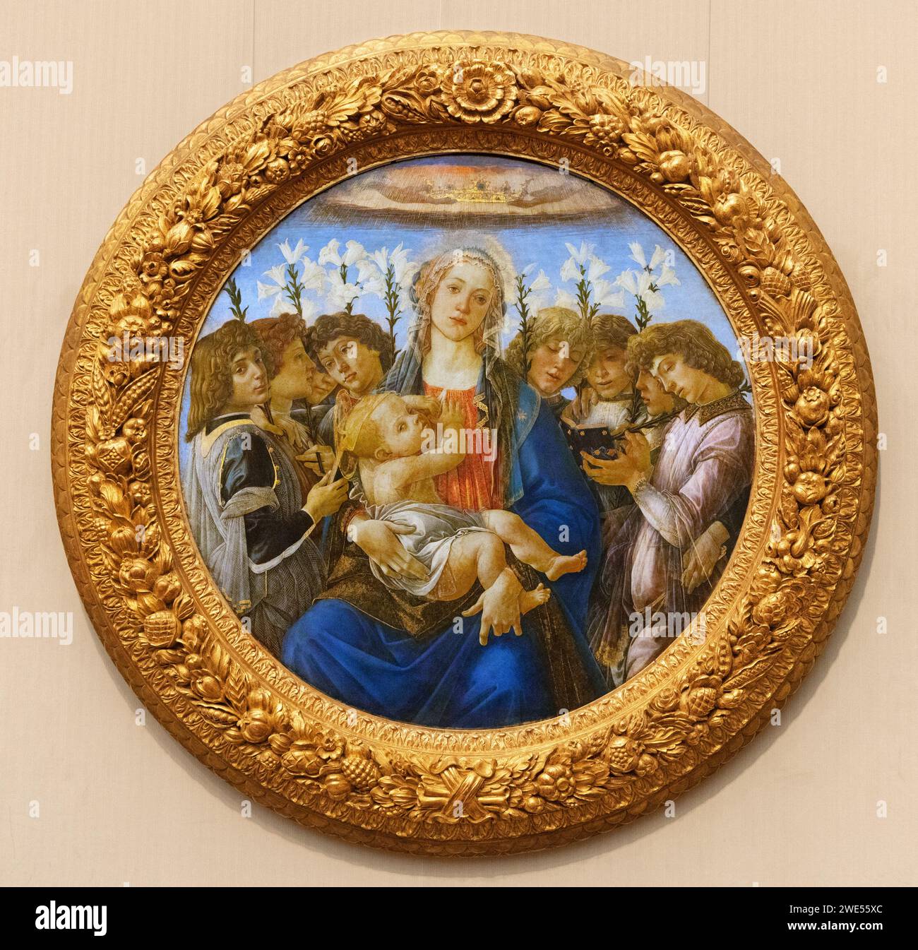 Pittura di Sandro Botticelli; "la Vergine col bambino con angeli cantanti"; c. 1478, arte rinascimentale italiana del XV secolo, un dipinto tondo o "tondo" Foto Stock