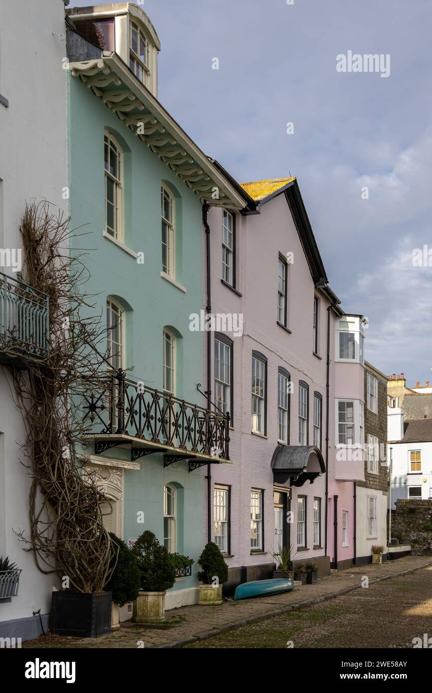 Dartmouth, Devon, Regno Unito - 14 gennaio. Edifici colorati a Dartmouth, Devon, il 14 gennaio 2024 Foto Stock