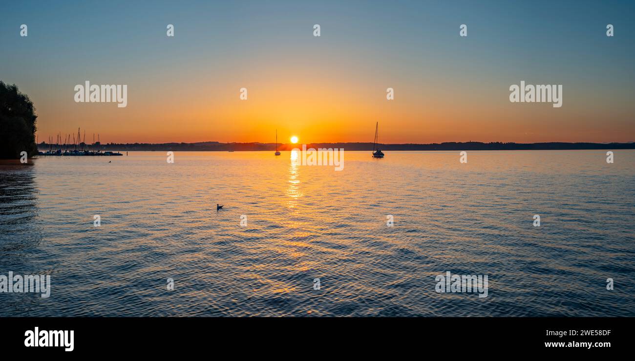 Alba a Malerwinkel, Chiemsee, Chiemgau, Baviera, Germania, Europa Foto Stock