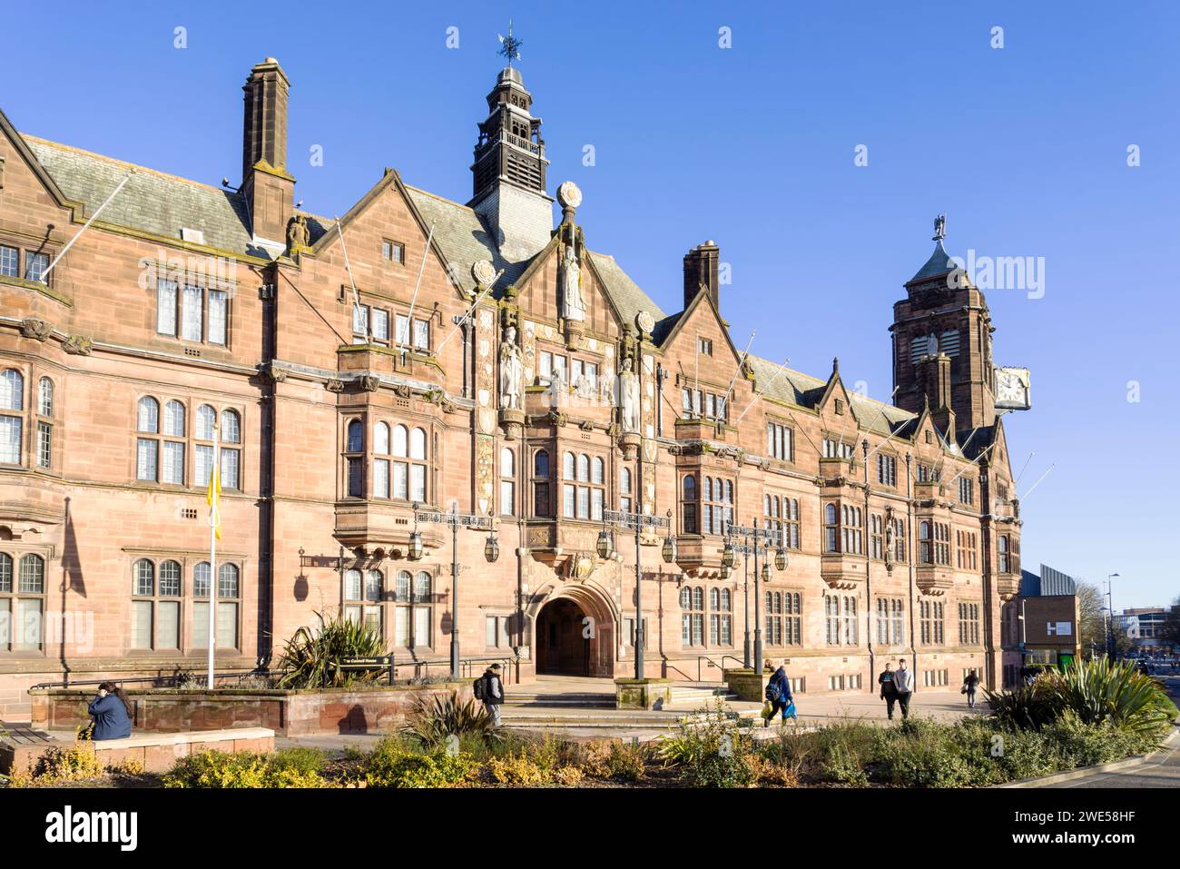 Coventry Council House Coventry un edificio civico in stile Tudor Revival municipio di Coventry City Council Coventry Warwickshire Inghilterra UK GB Europa Foto Stock