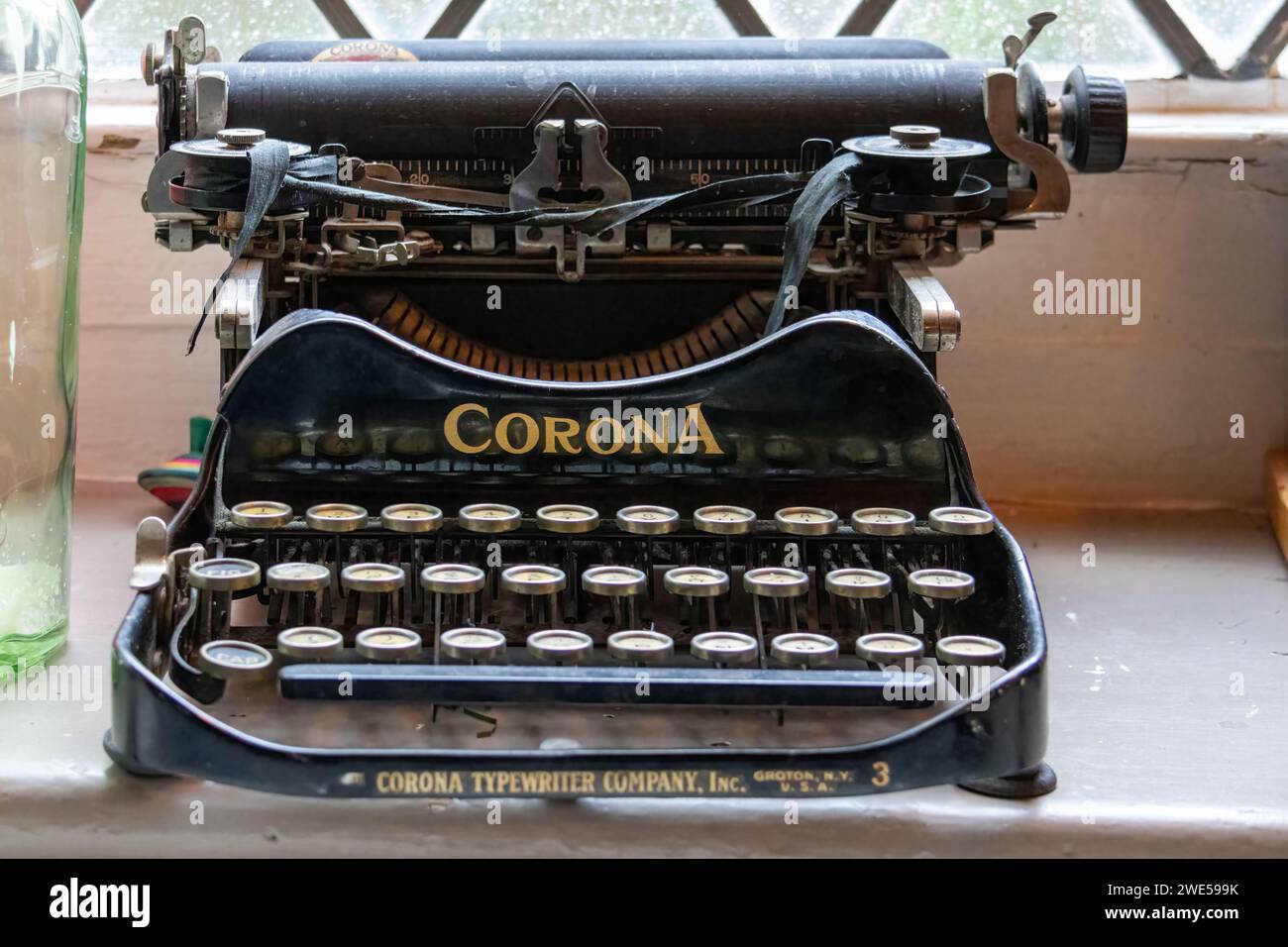 Dartmouth, Devon, Regno Unito - 16 gennaio. Vecchia macchina da scrivere Corona a Dartmouth, Devon il 16 gennaio 2024 Foto Stock