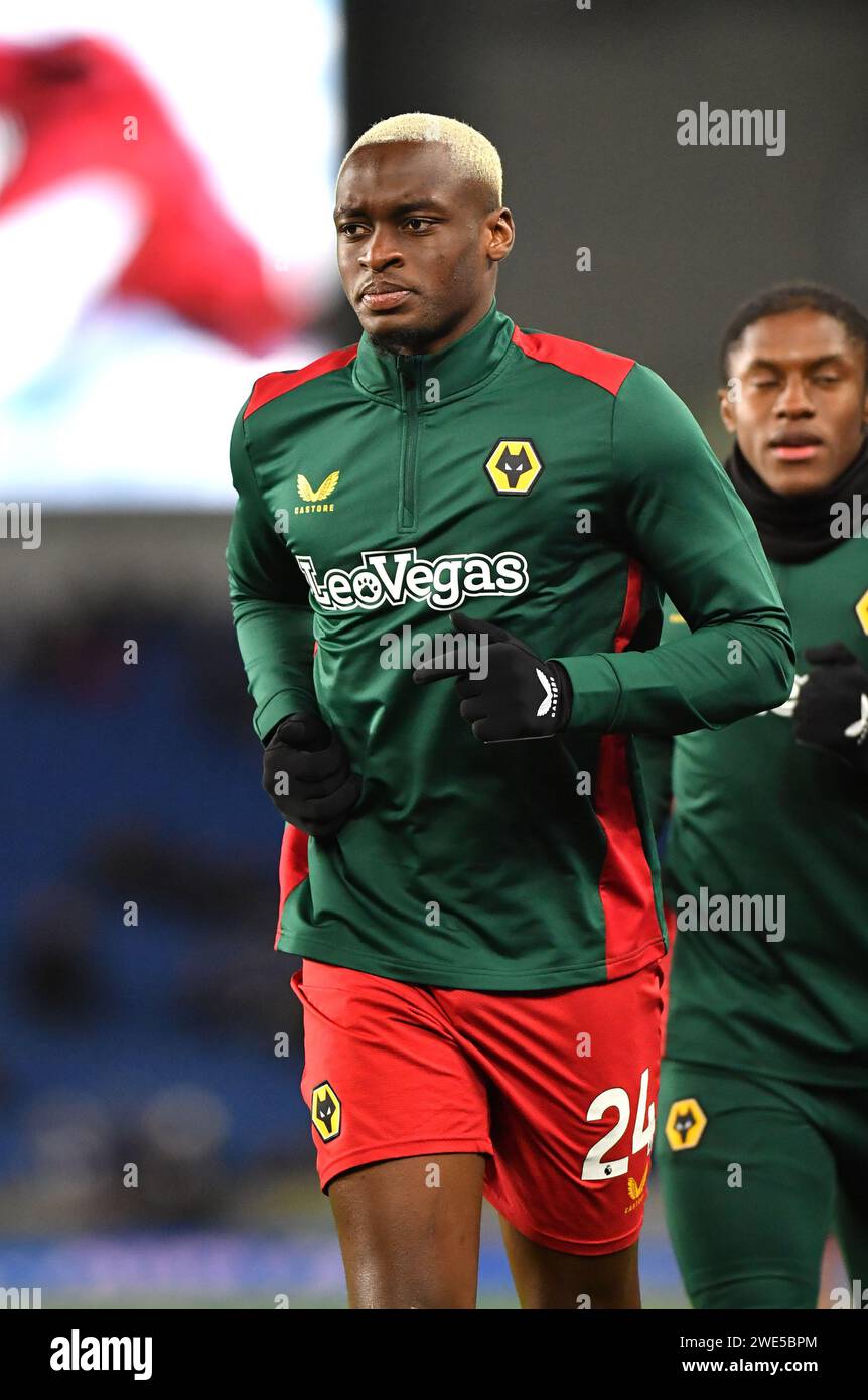 Toti of Wolves si riscalda durante la partita di Premier League tra Brighton e Hove Albion e Wolverhampton Wanderers all'American Express Stadium , Brighton , Regno Unito - 22 gennaio 2024 Photo Simon Dack / Telephoto Images. Solo per uso editoriale. Niente merchandising. Per le immagini di calcio si applicano le restrizioni fa e Premier League, incluso l'utilizzo di Internet/dispositivi mobili senza licenza FAPL. Per ulteriori informazioni, contattare Football Dataco Foto Stock
