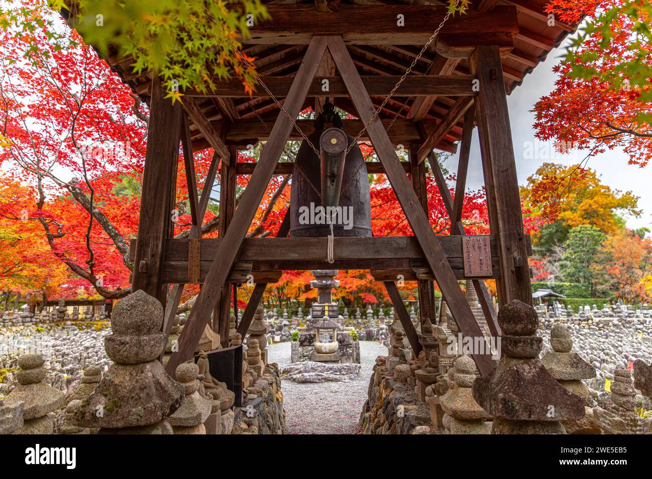Dettaglio della campana nel tempio Adashino Nenbutsuji a Kyoto Foto Stock