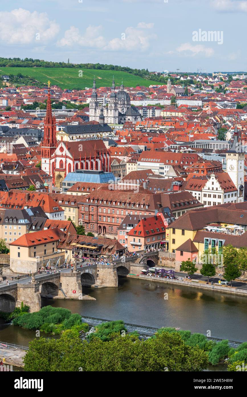 Città vecchia e vecchio ponte principale a Würzburg, bassa Franconia, Franconia, Baviera, Germania Foto Stock