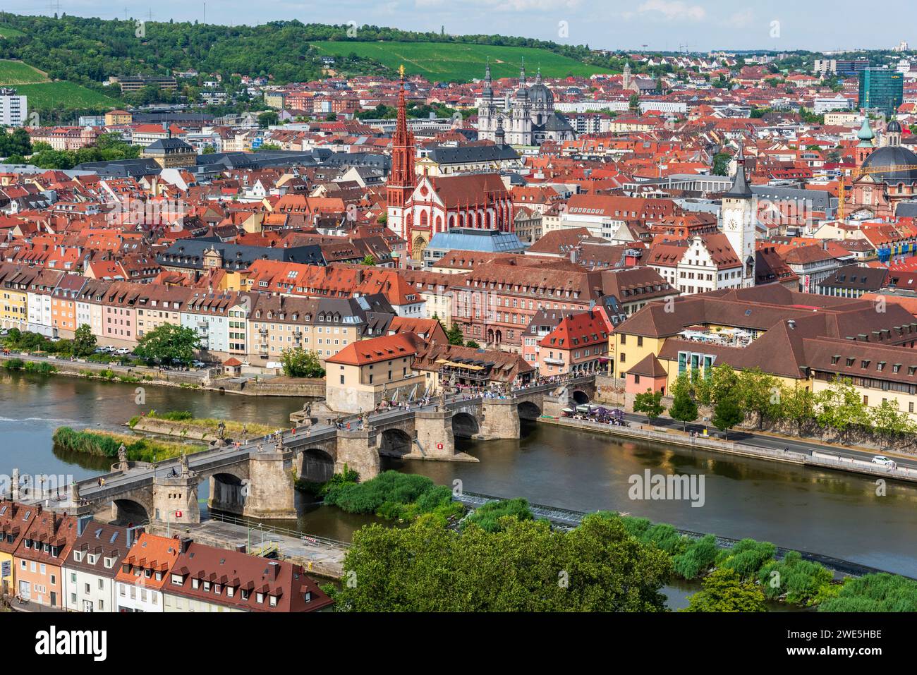 Città vecchia e vecchio ponte principale a Würzburg, bassa Franconia, Franconia, Baviera, Germania Foto Stock