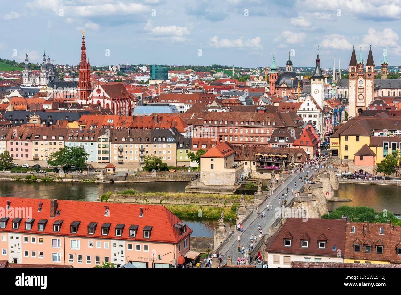 Città vecchia e vecchio ponte principale a Würzburg, bassa Franconia, Franconia, Baviera, Germania Foto Stock