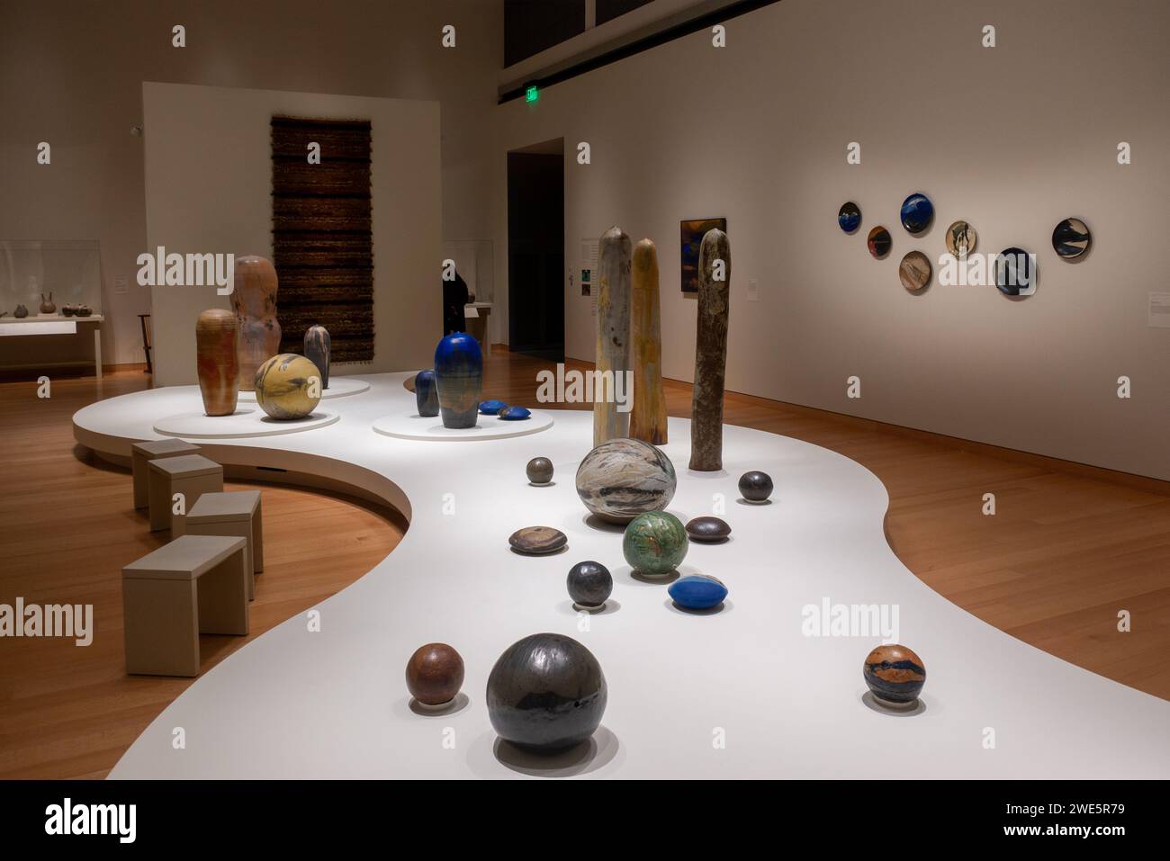 Toshiko Takaezu mostra di astrazione al Museum of fine Arts di Boston, Massachusetts Foto Stock
