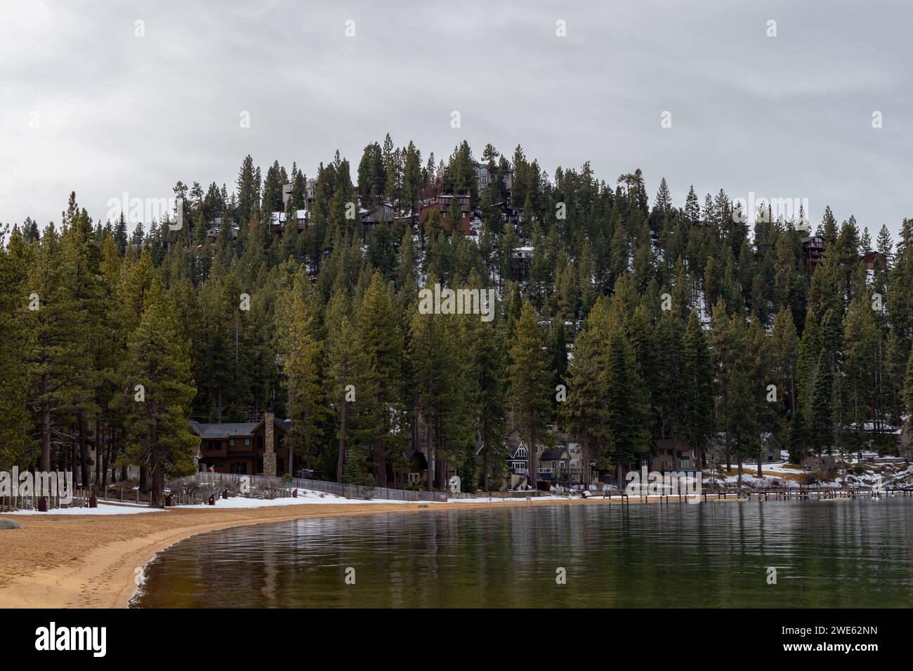 Sulla spiaggia di Zephyr Cove nel lago Tahoe Foto Stock