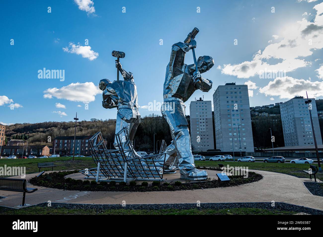 Grande scultura storica della costruzione navale alla rotonda di Port Glasgow, Scozia. Foto Stock