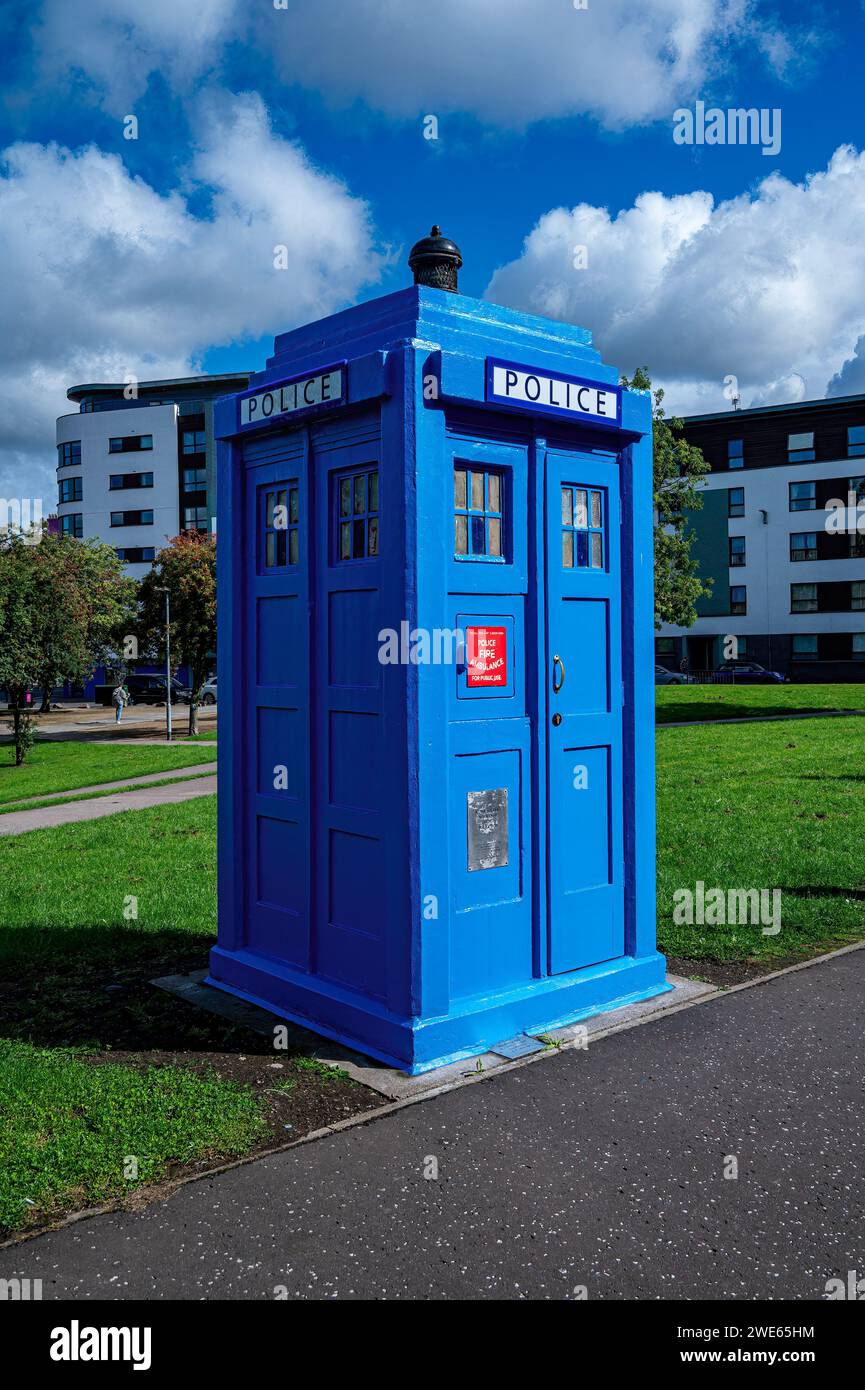 L'iconica Blue Police Box (Tardis) al Barrowland Park, Glasgow, Scozia. Foto Stock