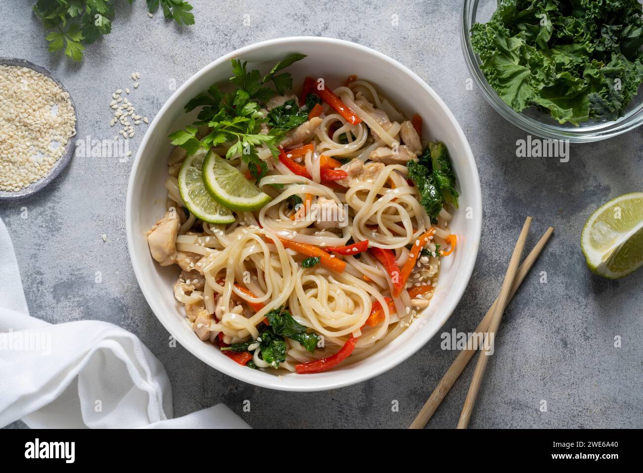 Tagliatelle al curry con verdure Foto Stock