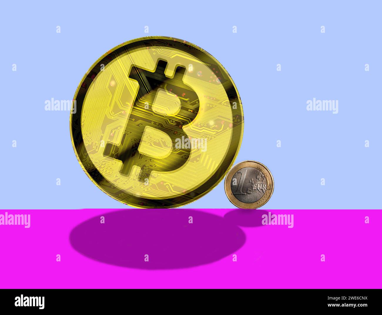 Bitcoin vicino Euro Coin su sfondo colorato Foto Stock