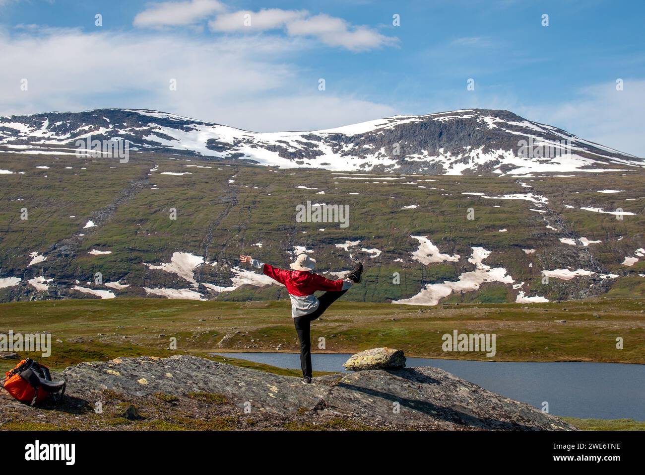 Yoga nel nord con un'escursione, Lapponia, Svezia Foto Stock