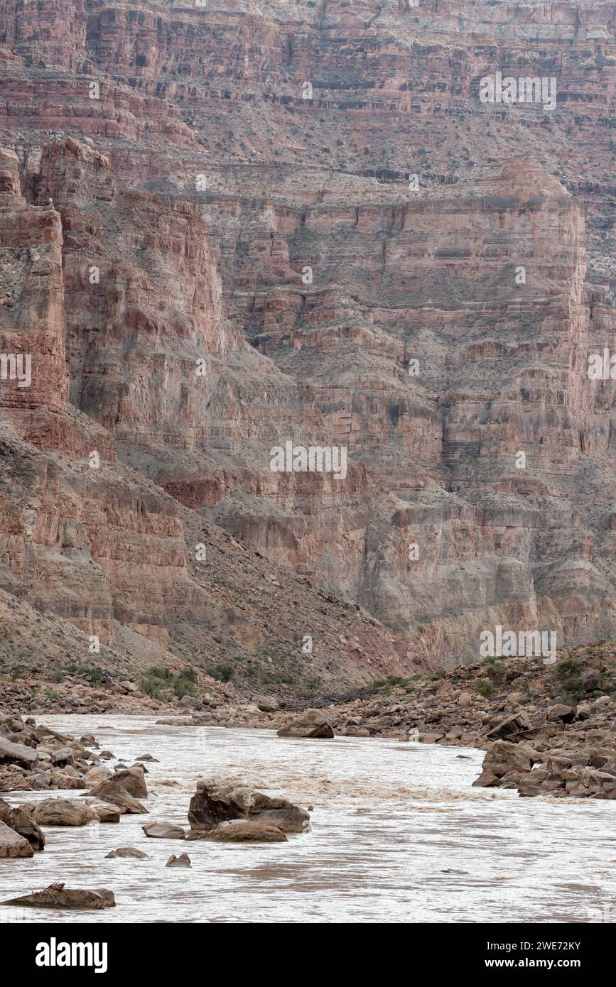 Big Drop #3 (alias Satan's Gut) sul fiume Colorado, Cataract Canyon, Utah. Foto Stock