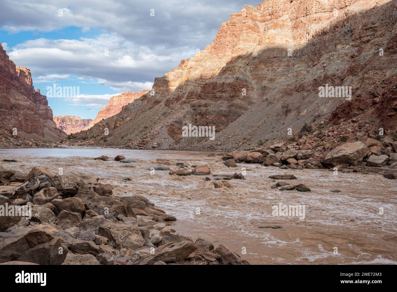 Big Drop #3 (alias Satan's Gut) sul fiume Colorado, Cataract Canyon, Utah. Foto Stock