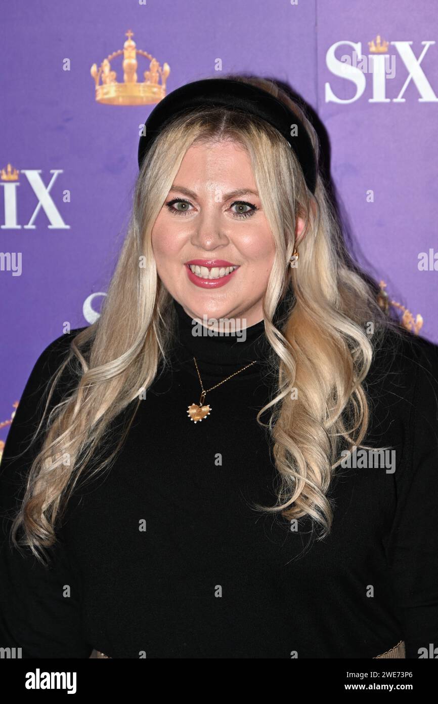 Londra, Regno Unito. 23 gennaio 2024. Louise Pentland è una vlogger inglese e blogger partecipa al Red Carpet: Gala Night for the Six The Musical al Vaudeville Theatre di Londra, Regno Unito. Credito: Vedere li/Picture Capital/Alamy Live News Foto Stock