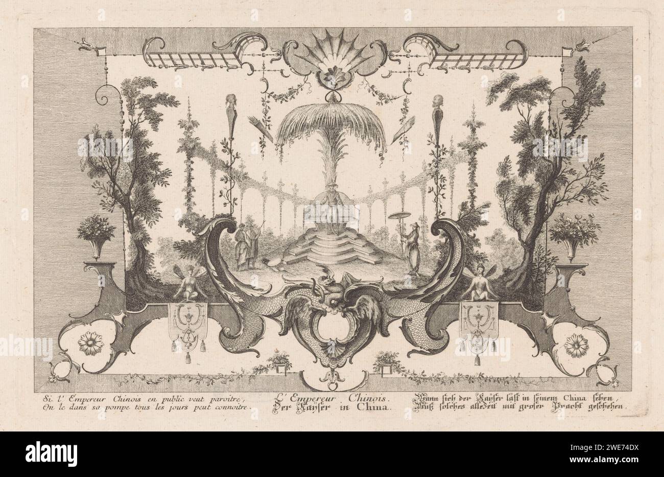 keizer cinese, anonimo, dopo Jean Antoine Watteau, in o dopo il 1729 stampato in un paesaggio c'è un uomo cinese nel mezzo, un imperatore, di fronte a un trono con le scale sotto una tettoia naturale. A sinistra ci sono due uomini, a destra un uomo con un parasole. Intorno allo spettacolo una cornice decorata con ghirlande, vasi con fiori, rocaille, motivi floreali, figure alate e un drago. Nel margine inferiore un testo francese e tedesco a due righe. Tedesco carta incisione cinese. imperatore Foto Stock