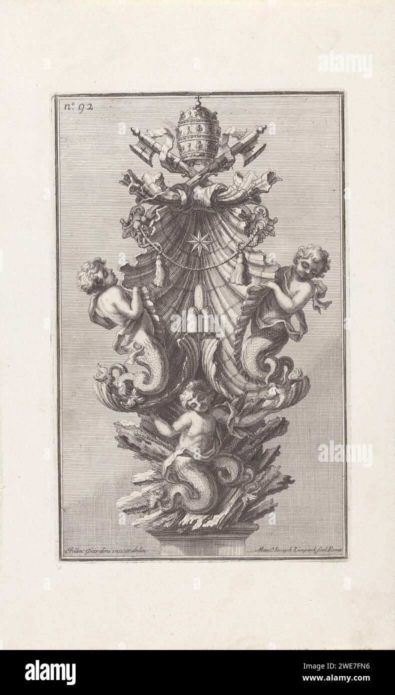 Ornamento con conchiglie, tritoni e l'arma di Papa Clemente XI, 1714 stampa numerata in alto a sinistra: no 92. Tipografia: Romeafter disegno di: Italyafter disegno di: ItalyVaticaanstad carta ornamenti incisi  arte. Stemma (simbolo di sovranità). triton(s). capesante, calotta  ornamento Foto Stock