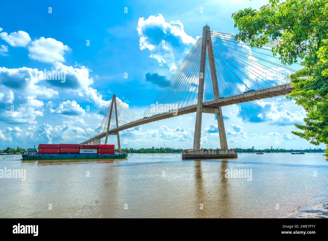 Il ponte di Rach Mieu collega le province di Tien Giang e Ben tre nel delta del Mekong, in Vietnam. Foto Stock