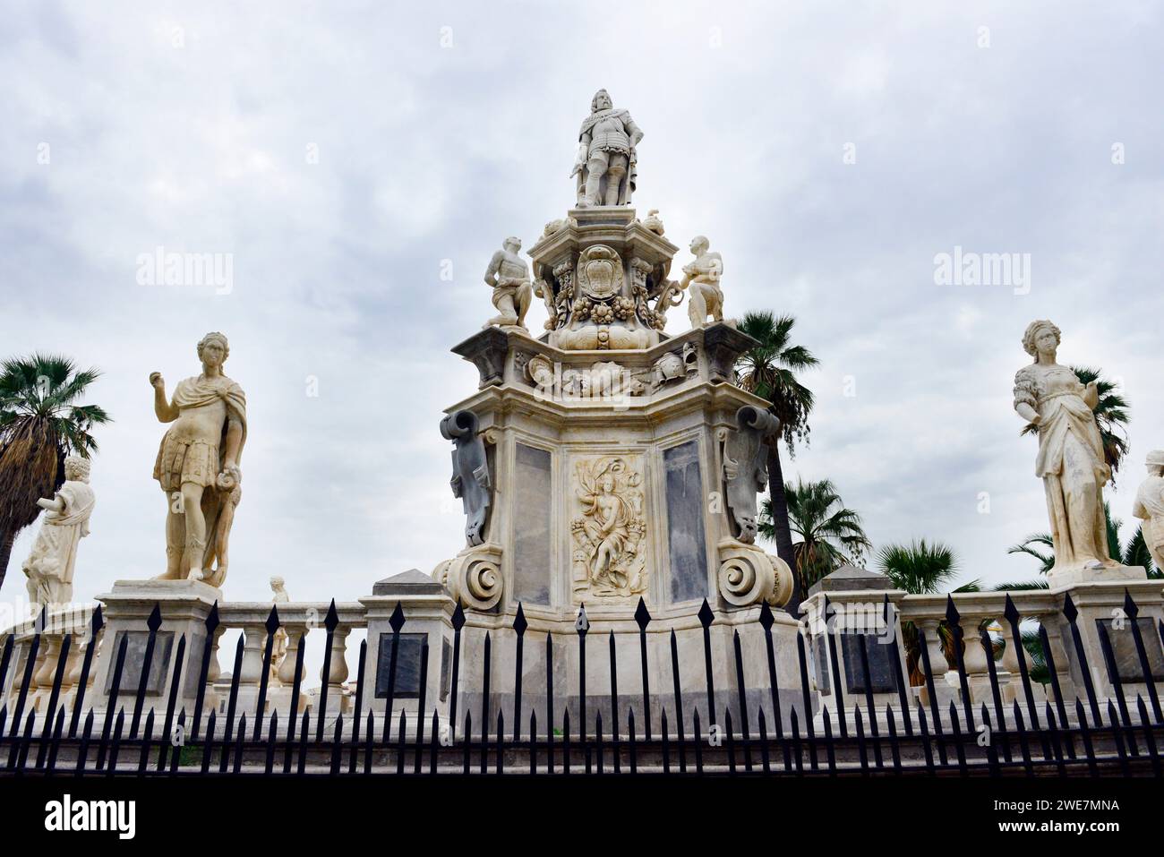 Monumento del Teatro Marmoreo a Palermo, Sicilia, Italia. Foto Stock