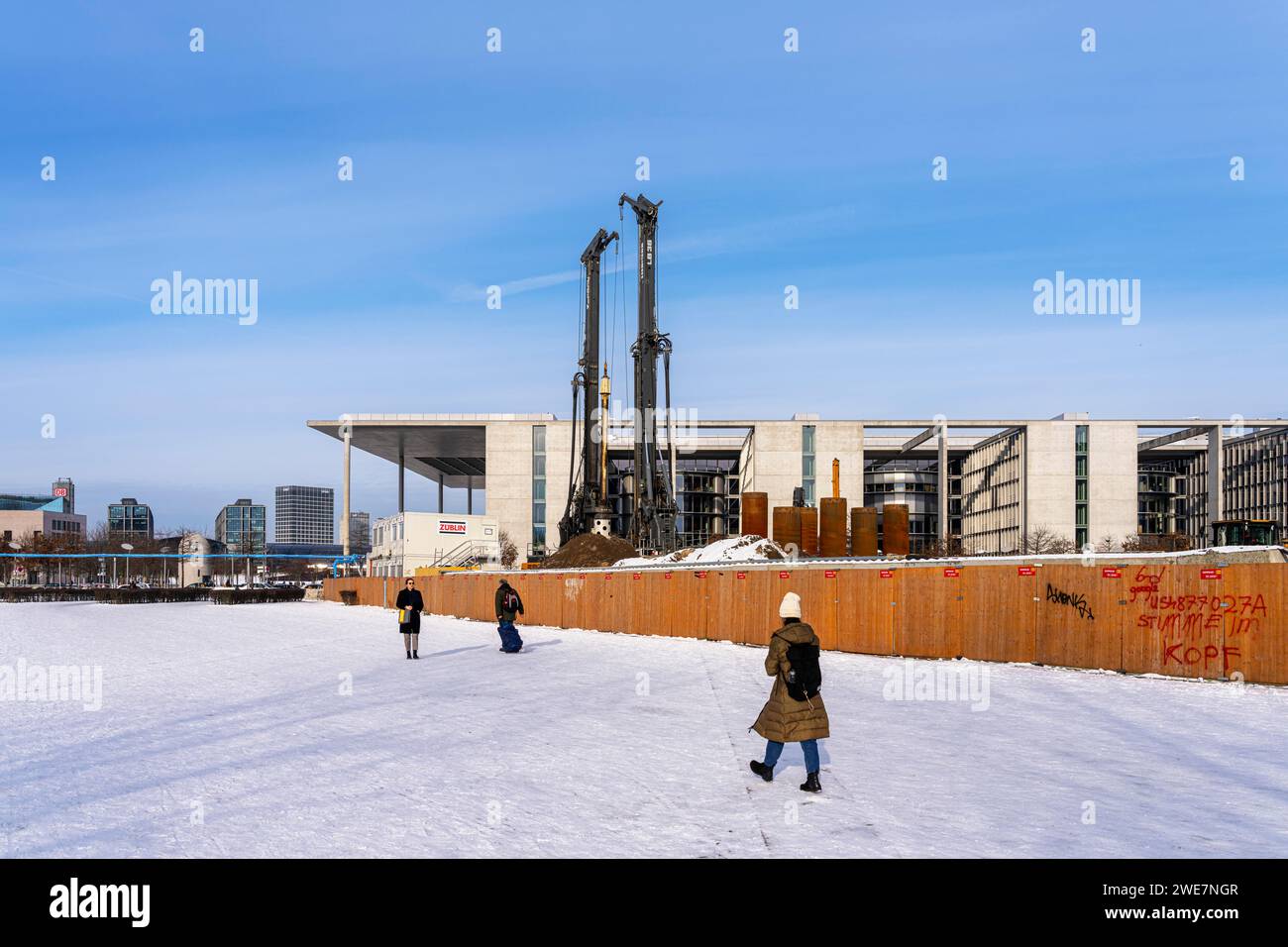 Cantiere con recinzione, Reichstag di Berlino, quartiere governativo, Berlino, Germania Foto Stock