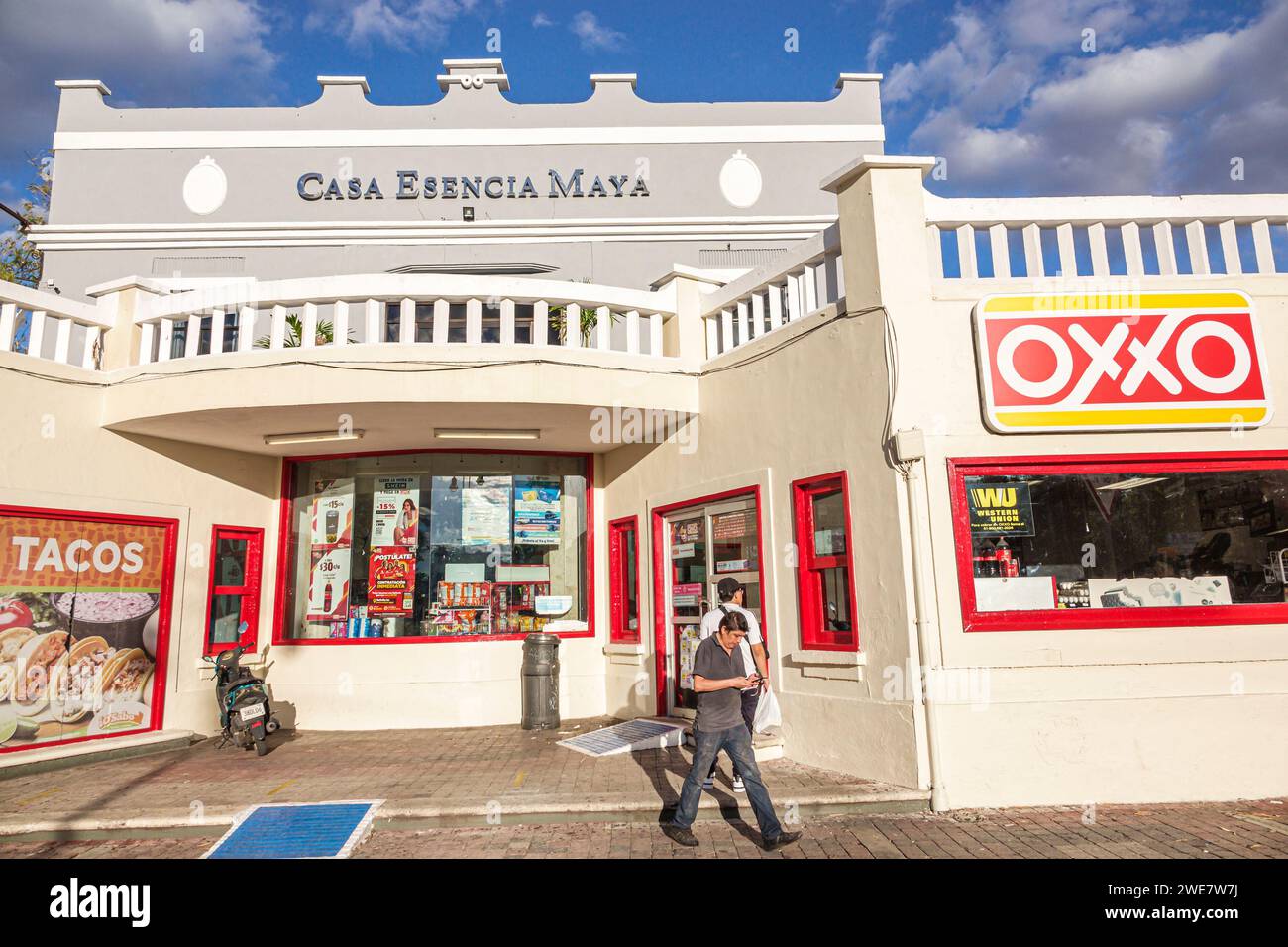 Merida Mexico, zona Paseo Montejo Centro, centro commerciale Casa Esencia Maya, minimarket Oxxo, negozio di alimentari, negozio di alimentari Bodega, esterno davanti all'hotel Foto Stock