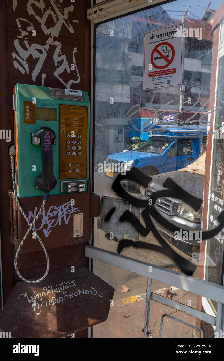 Vecchia cabina telefonica a Chiang mai, Thailandia Foto Stock