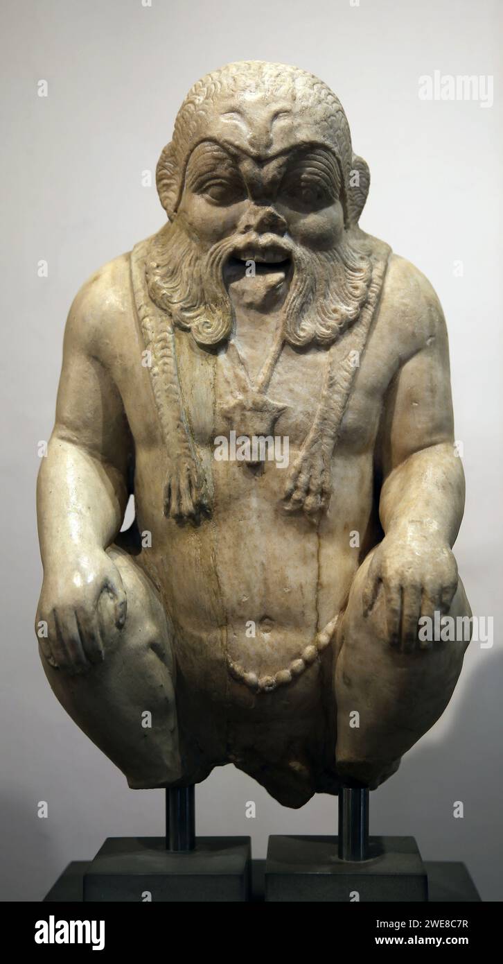 Statua di Bes. Periodo romano. I secolo d.C. Marmo bianco. Da colonna, Latium. Museo Barraco. Roma. Foto Stock