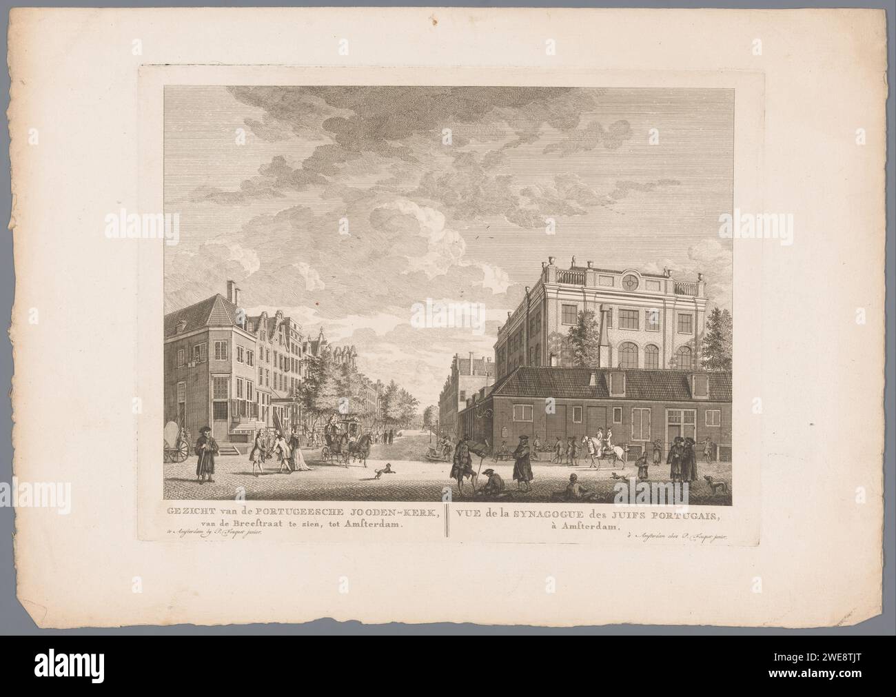 Vista della sinagoga portoghese di Amsterdam, Caspar Jacobsz. Philips (forse), dopo Jan de Vlaming, 1768 - 1783 stampa di Amsterdam paper etching the Synagogue (come edificio e luogo di culto  religione ebraica). 'Sephardim'  comunità ebraiche. street (+ City(-scape) con figure, personale) sinagoga portoghese. Jodenbreestraat Foto Stock