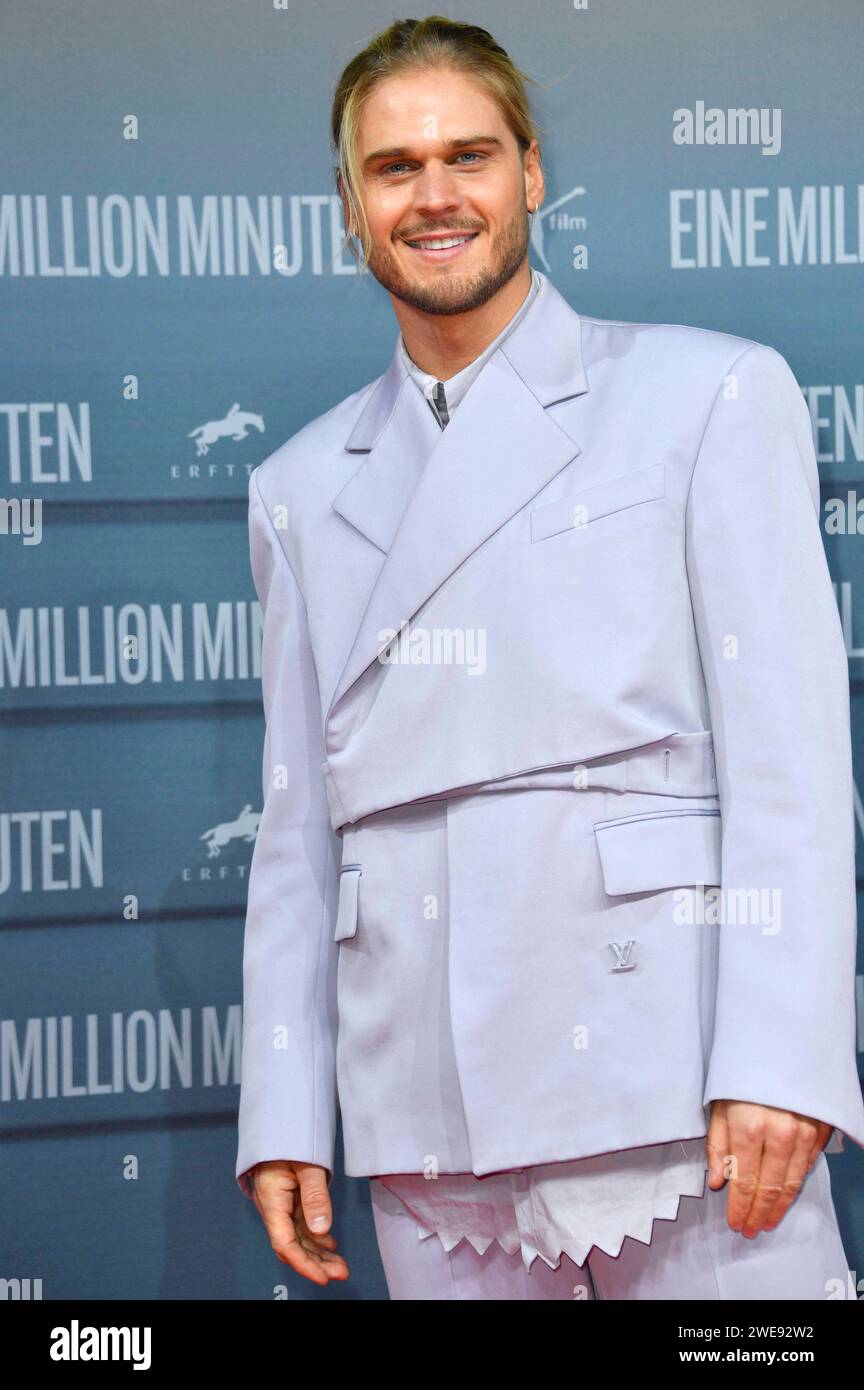 Rurik Gislason bei der Premiere des Kinofilms Eine Million Minuten im Zoo Palast. Berlin, 23.01.2024 *** Rurik Gislason alla premiere del film One Million Minutes allo Zoo Palast Berlin, 23 01 2024 foto:Xn.xKubelkax/xFuturexImagex minuten_4138 Foto Stock