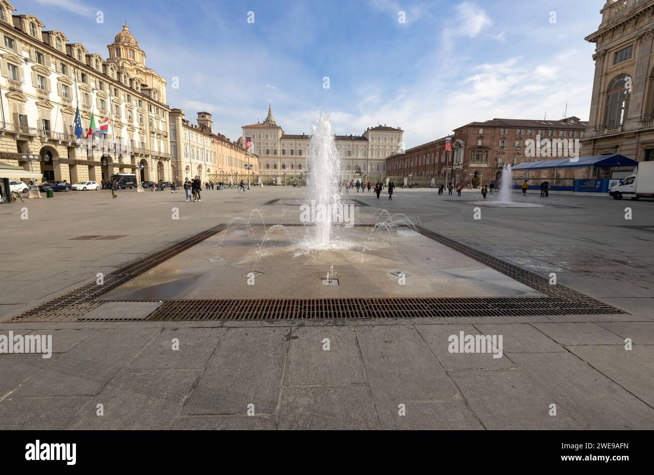 TORINO, 11 APRILE 2023 - Vista del Palazzo reale in Piazza Castello a Torino, Piemonte, Italia Foto Stock