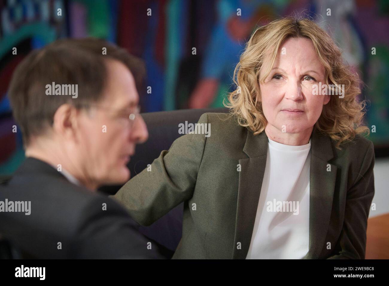 Berlino, Kabinettssitzung der Bundesregierung im Bundeskanzleramt Kabinettssitzung der Bundesregierung am 24.01.2024 im Bundeskanzleramt a Berlino. Im Bild: Steffi Lemke Bundesministerin für Umwelt, Naturschutz, nukleare Sicherheit und Verbraucherschutz, Bündnis 90/die Grünen Berlin Bundeskanzleramt Berlin Deutschland **** Berlino, riunione di gabinetto del governo federale alla riunione di gabinetto della Cancelleria federale del governo federale il 24 01 2024 alla Cancelleria federale di Berlino nella foto Steffi Lemke Ministro federale dell'ambiente, della conservazione della natura, della sicurezza nucleare e C Foto Stock