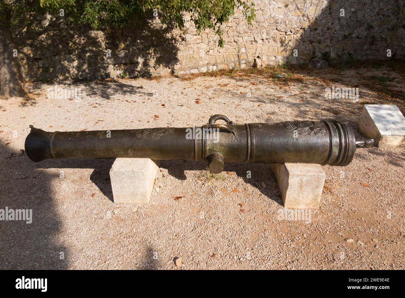 L'Inconnu (lo straniero) mostra di cannoni d'assedio a Fort Royal su Île Sainte-Marguerite / Saint Marguerite. Isola della Costa Azzurra vicino a Cannes. Francia. (135) Foto Stock