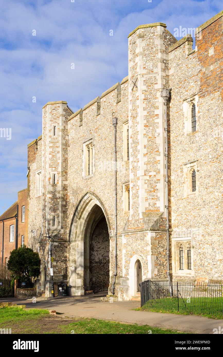 St Albans The Abbey Gateway The Great Gateway of the Monastery, parte del monastero benedettino 1365 a St Albans Hertfordshire Inghilterra Regno Unito GB Europa Foto Stock