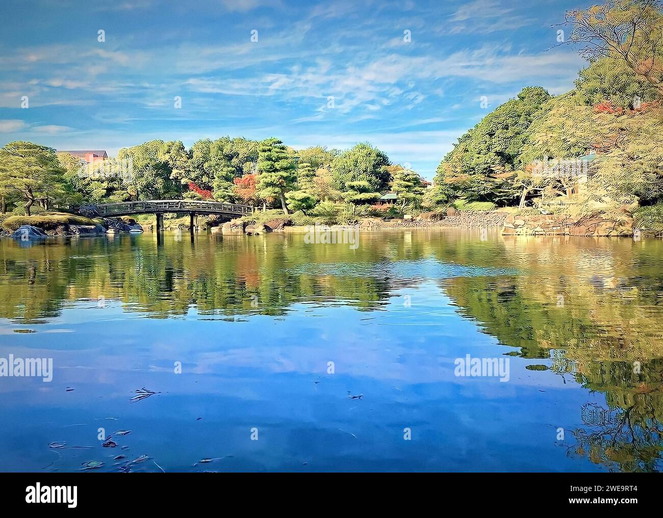 lago con acqua calma e clima soleggiato Foto Stock
